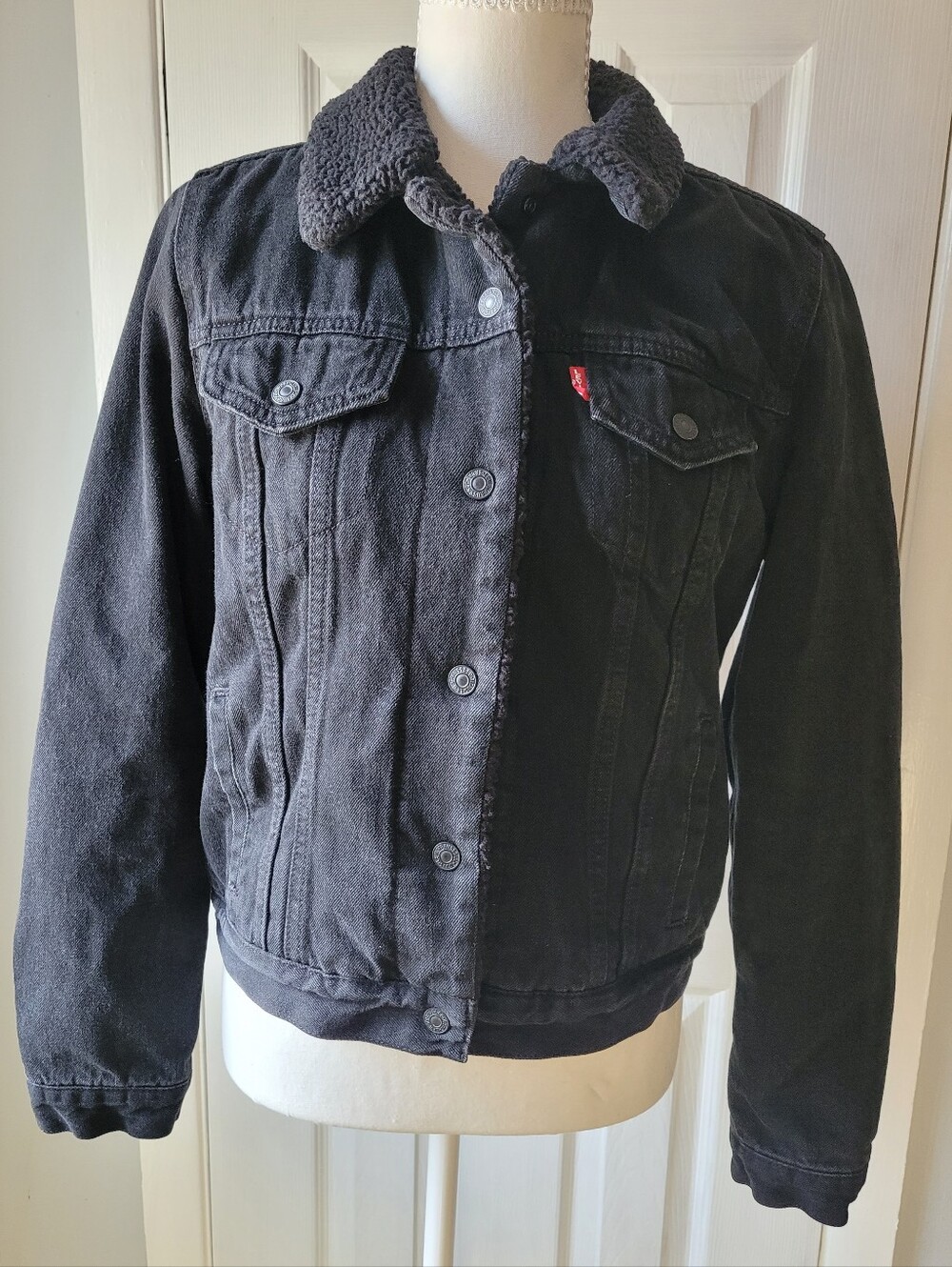 Levi’s Premium Black Sherpa Trucker Jacket Women’s Medium Denim